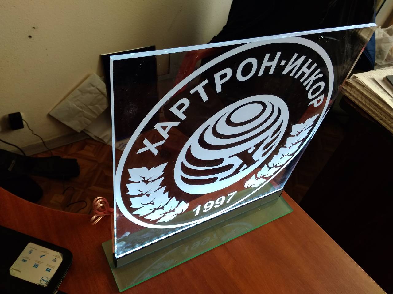 Изготовление наградных изделий из оргстекла с подсветкой Харьков
