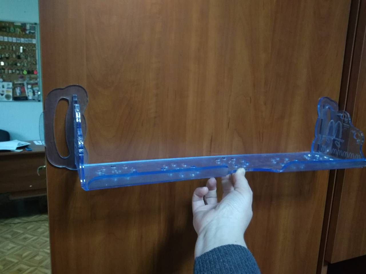 Полочка из акрила для Макдонал дса 4