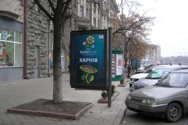 pl._Pozu_Luxemburg_10_B
